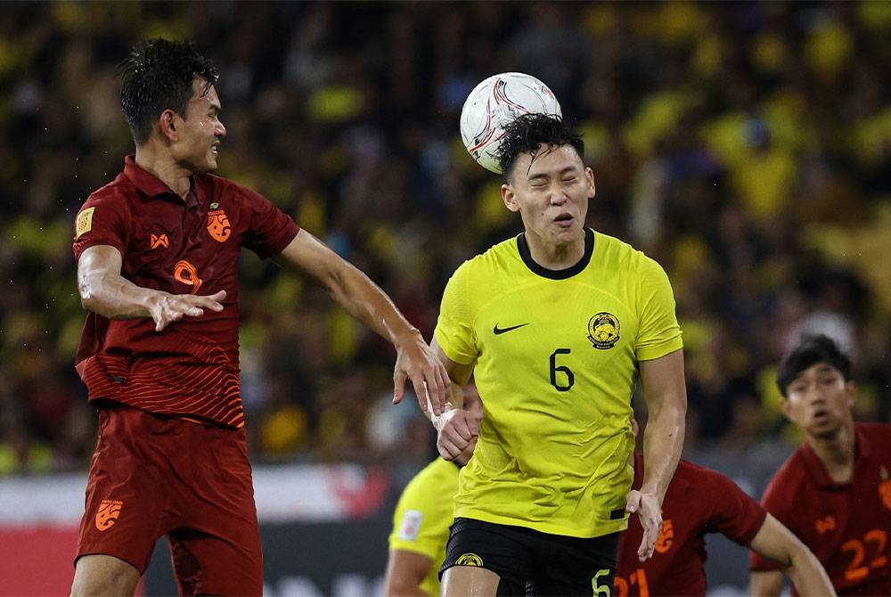 Aksi Dominic dalam saingan separuh akhir pertama Piala AFF menentang Thailand di Stadium Nasional Bukit Jalil pada Sabtu. - Foto Bernama.