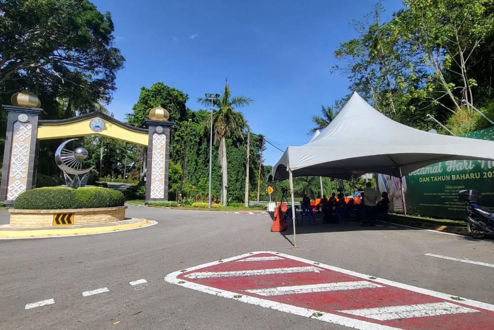 Istana Seri Kinabalu hari ini masih menjadi tumpuan terutama buat pengamal media Sabah berikutan situasi politik ketika ini.