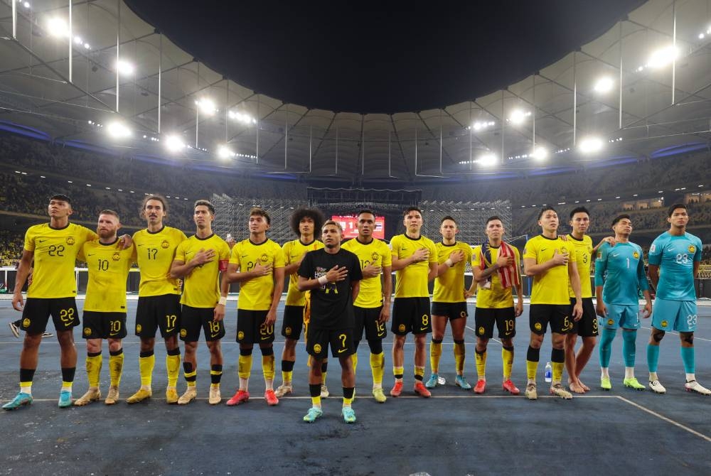 Pemain Skuad Harimau Malaya ketika meraikan kemenangan selepas berjaya menewaskan Thailand 1-0 pada perlawanan separuh akhir pertama Piala AFF Mitsubishi Electric Cup 2022 di Stadium Nasional Bukit Jalil pada Sabtu. - Foto Bernama