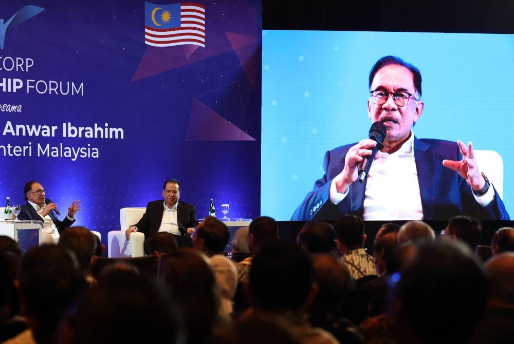 Anwar pada Forum Kepimpinan CTCorp mengenai topik &#039;Hubungan Srategik Malaysia Indonesia: Cabaran dan Harapan&#039; di sini pada Isnin. -Foto Bernama