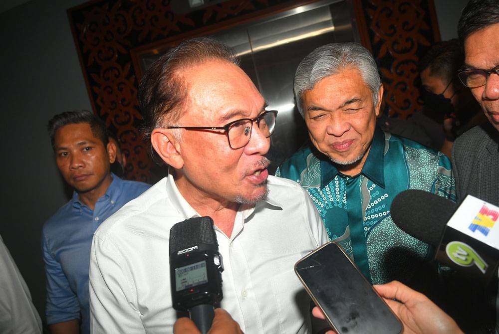 Anwar ketika ditemui pemberita selepas mengadakan pertemuan di sebuah hotel di Kota Kinabalu.