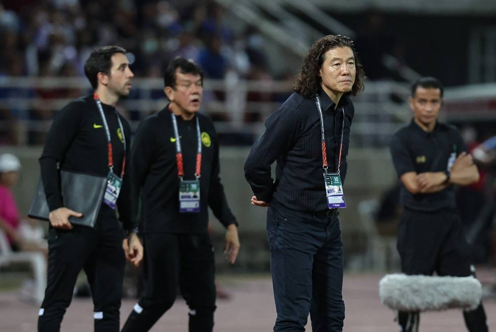 Pan-gon pada aksi perlawanan separuh akhir kedua AFF Mitsubishi Electric Cup 2022 antara Malaysia dan Thailand di Stadium Thammasat malam ini. - Foto Bernama