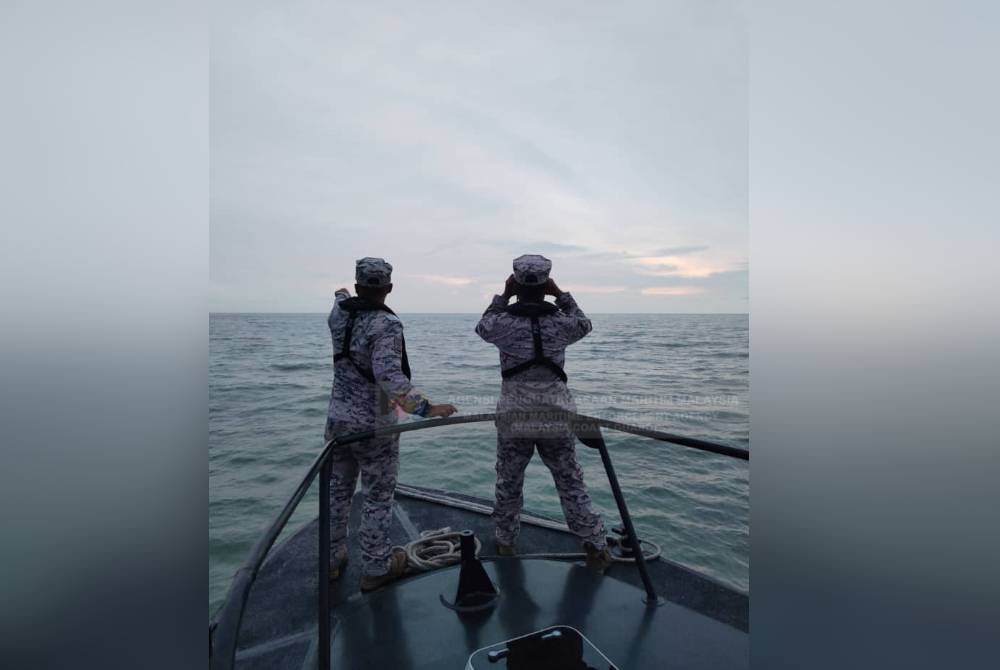 Seorang lelaki warga Indonesia dilaporkan terjatuh dari sebuah kapal di sekitar perairan Pulau Ketam pada Selasa. - Foto Maritim Selangor