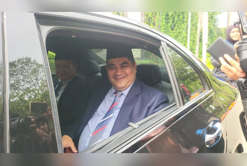 Shahelmey ketika ditemui pemberita selepas hadir pada upacara angkat sumpah di Istana Seri Kinabalu, Kota Kinabalu pada Rabu.