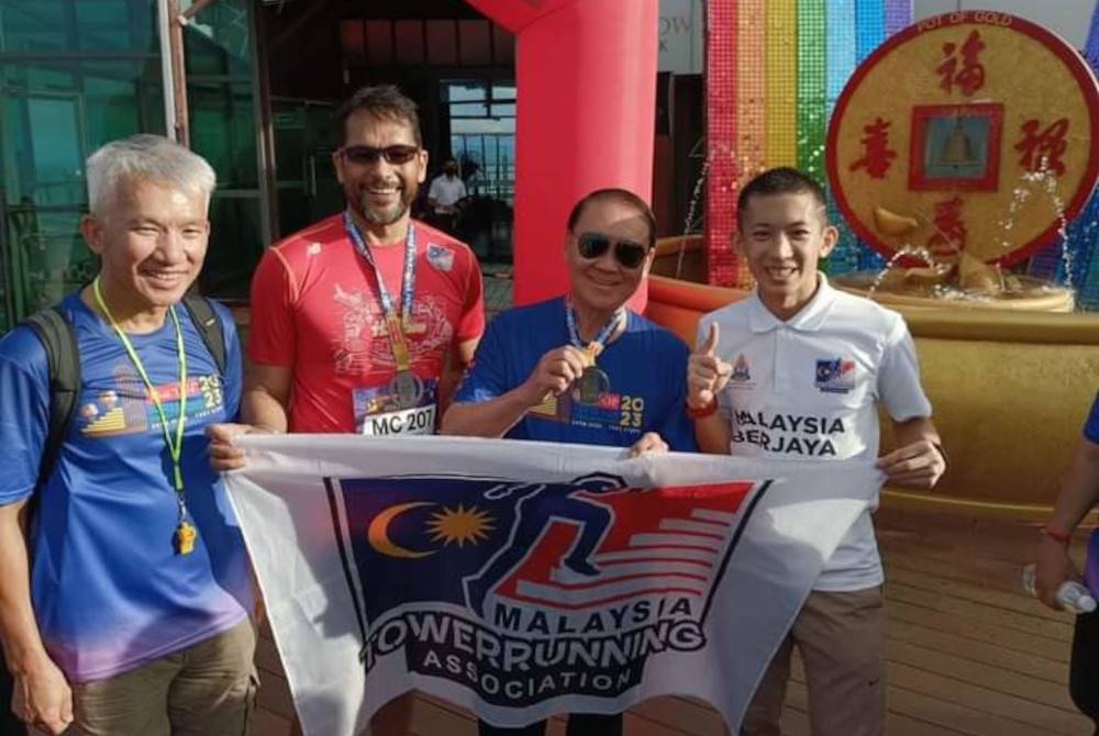 Wai Ching (kanan) bersama peserta pertandingan Top Tower Run Komtar Penang Sabtu lalu. - Foto FB Soh Wai Ching