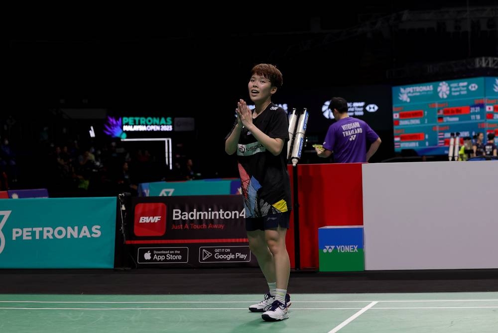 Jin Wei meraikan kemenangannya pada pusingan pertama Terbuka Malaysia 2023 di Axiata Arena pada Rabu. - Foto Bernama