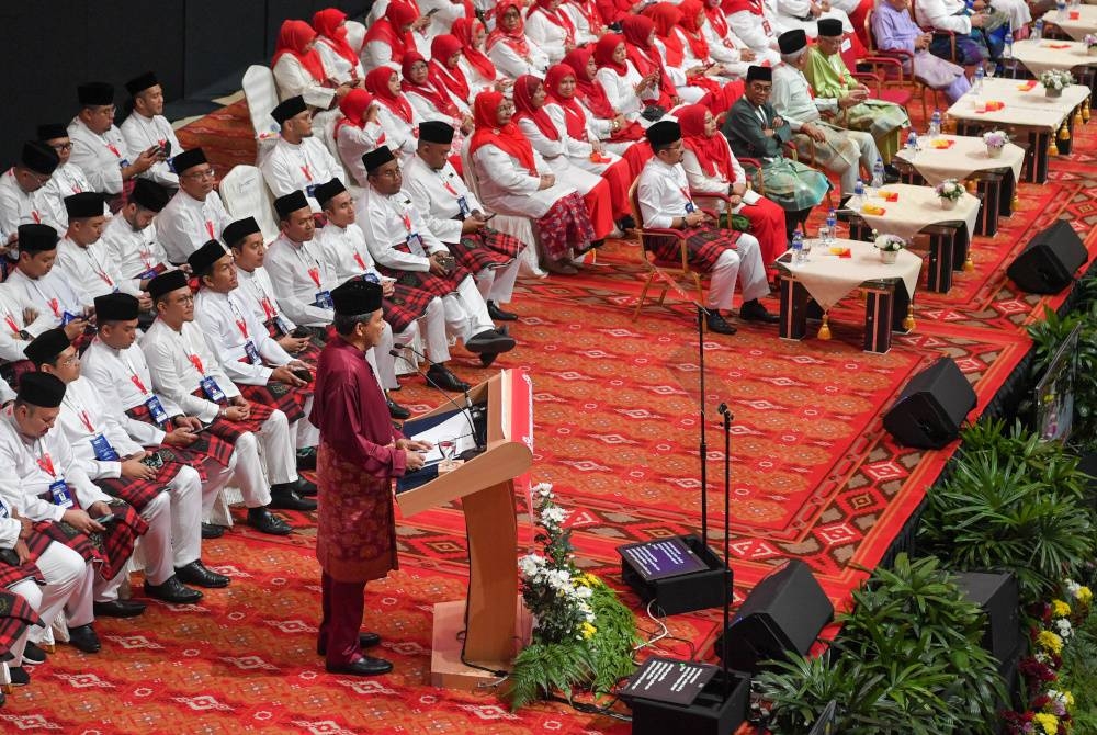 Mohamad berucap pada Perasmian Perhimpunan Agung Wanita, Pergerakan Pemuda dan Puteri sempena Perhimpunan Agung UMNO 2022 di WTC pada Rabu. - Foto Bernama