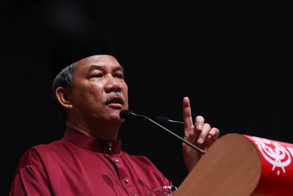 Mohamad ketika berucap pada Perasmian Perhimpunan Agung Wanita, Pergerakan Pemuda dan Puteri sempena PAU 2022 di Dewan Merdeka Pusat Dagangan Dunia Kuala Lumpur hari ini. - Foto Bernama