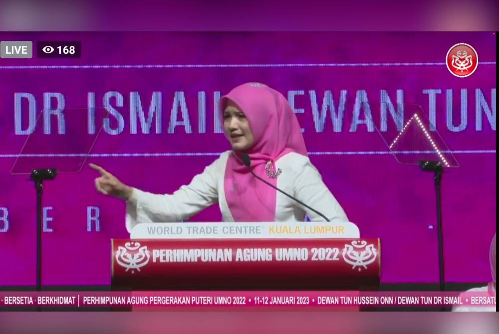 Zahida ketika memberi ucapan dasar Ketua Puteri UMNO sempena PAU 2022 di WTCKL, pada Khamis.