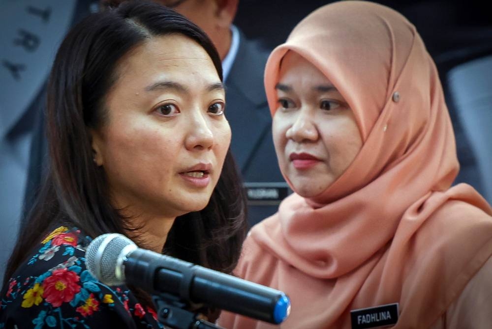 Hannah bersama Fadhlina pada sidang media bersama di Kementerian Belia dan Sukan pada Khamis. - Foto Bernama