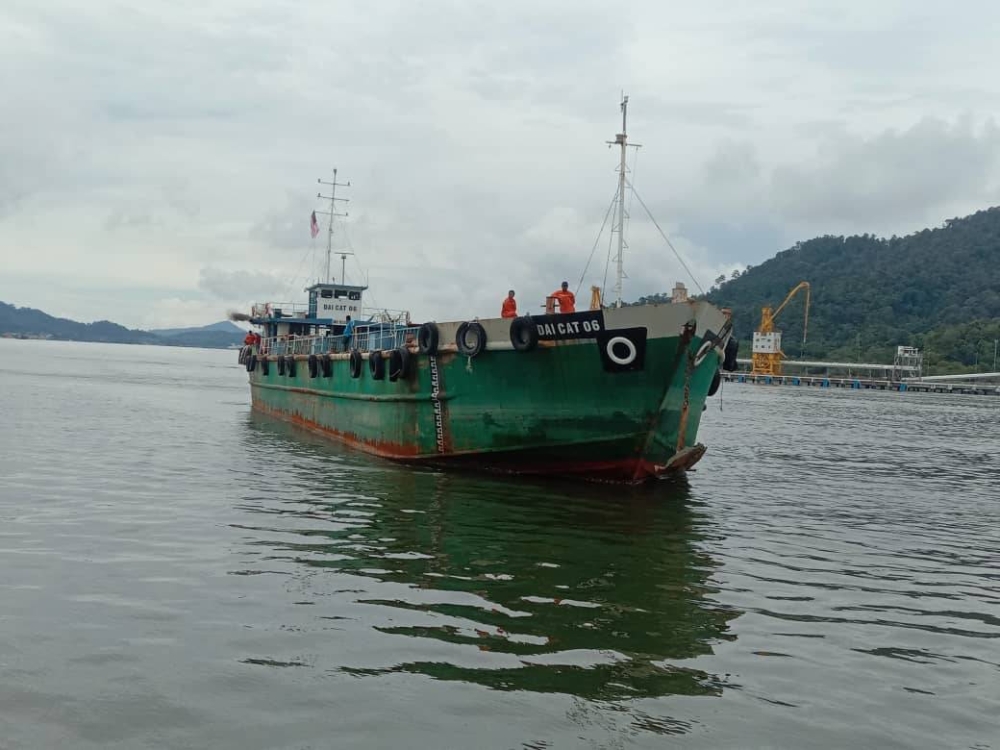 Sebuah kapal Kargo MV Dai Cat 06.