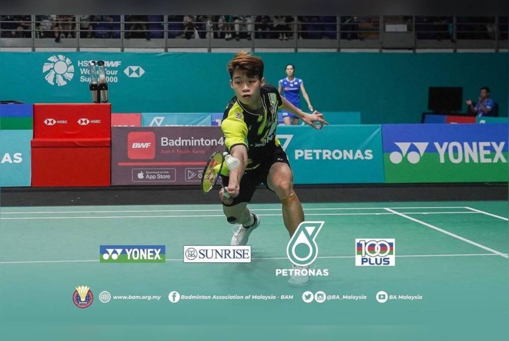 Aksi Tze Yong pada pusingan kedua Terbuka Malaysia 2023 di Axiata Arena, Bukit Jalil pada Khamis.