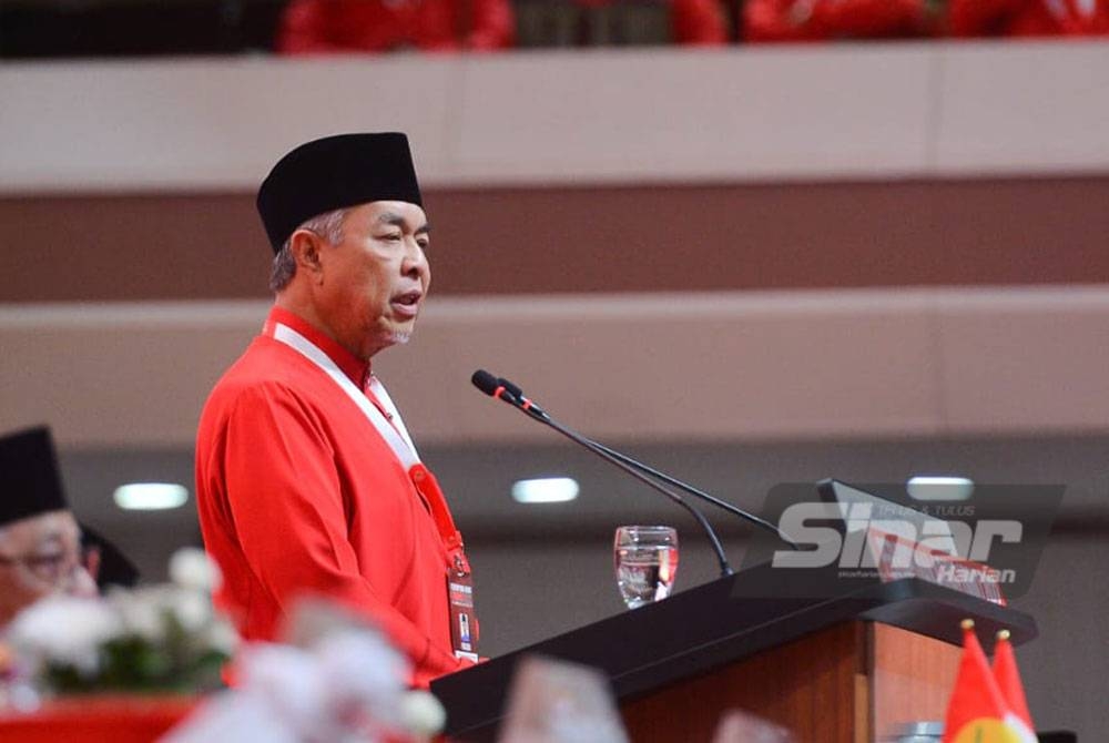 Ahmad Zahid Hamidi menyampaikan ucapan dasar pada Perhimpunan Agung UMNO 2022. FOTO SINAR HARIAN/ROSLI TALIB