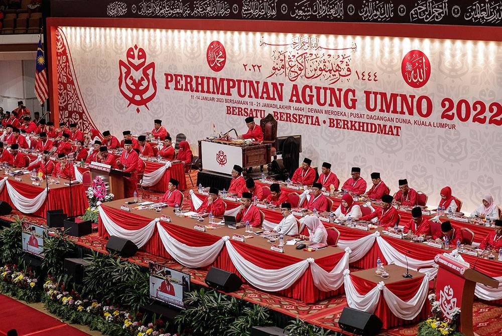 Ahmad Zahid Hamidi ketika menyampaikan ucapan dasar pada Perhimpunan Agung UMNO 2022 di Pusat Dagangan Dunia Kuala Lumpur hari ini. Foto Bernama