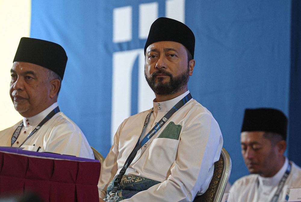 Mukhriz ketika hadir Mesyuarat Agung Parti Pejuang Tanah Air kali kedua di sebuah hotel di Seri Kembangan pada Sabtu. - Foto Bernama