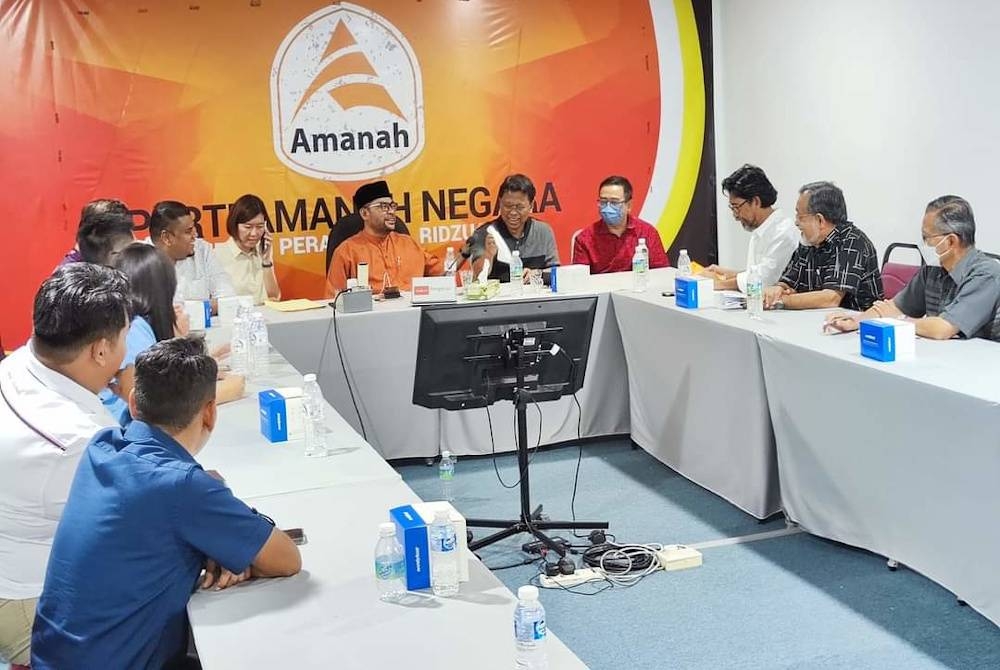 Sebahagian besar pimpinan utama PH Perak menghadiri mesyuarat bulanan Majlis PH Perak yang diadakan di Wisma Amanah Perak pada Sabtu.