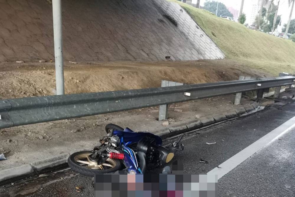 Buruh binaan warga Indonesia maut digilis sebuah lori dalam kemalangan di Lebuhraya Sprint menghala ke Damansara pada Sabtu.