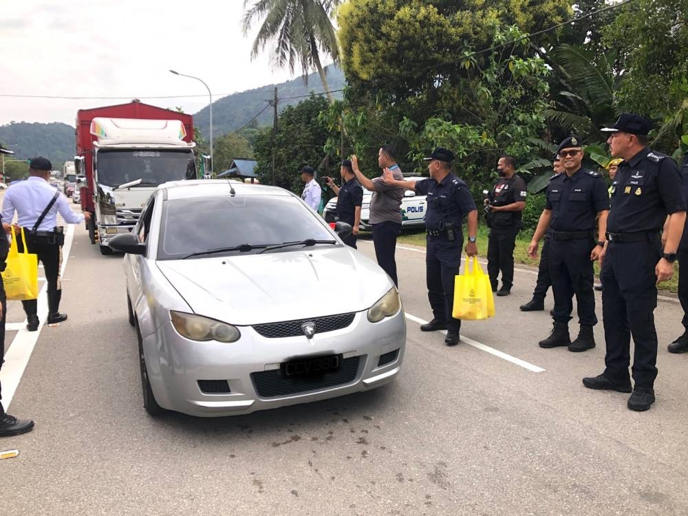 Kenderaan mula masuk ke Kelantan yang menyebabkan keadaan sesak. 