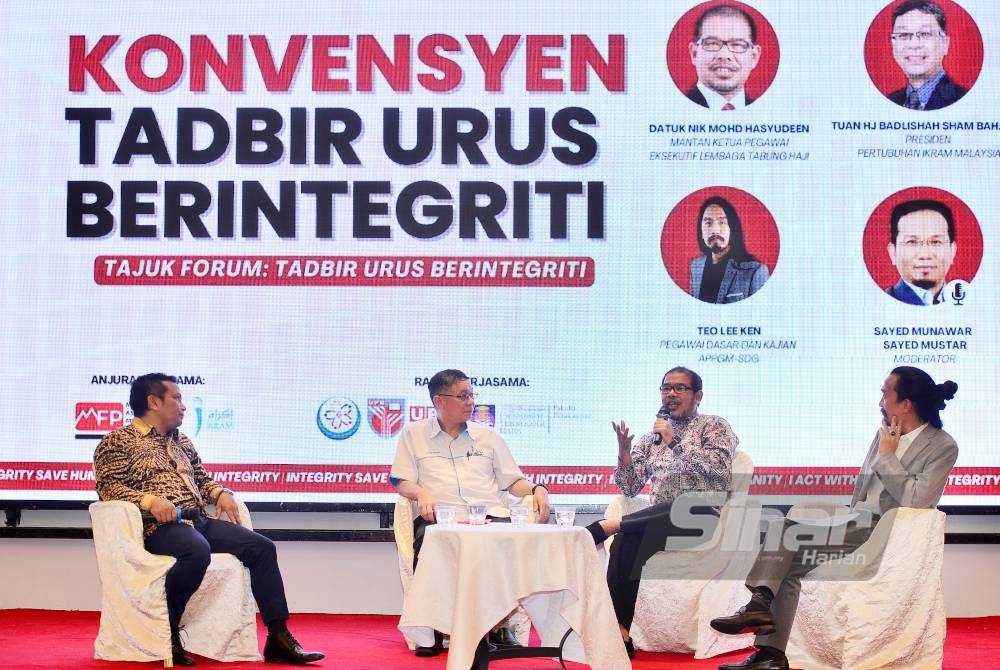 Forum yang bertajuk Tadbir Urus Berintergriti yang dibincangkan oleh panel, Presiden Pertubuhan Ikram Malaysia, Badlishah Sham Baharin; Nik Mohd Hasyudeen, Pegawai Dasar dan Kajian APPGM-SDG, Teo Lee Ken dan moderator, Sayed Munawar Sayed Mustar pada Konvesyen Tadbir Urus Berintergriti yang diadakan di Bangi Golf Resort. - Foto Sinar Harian/Rosli Talib