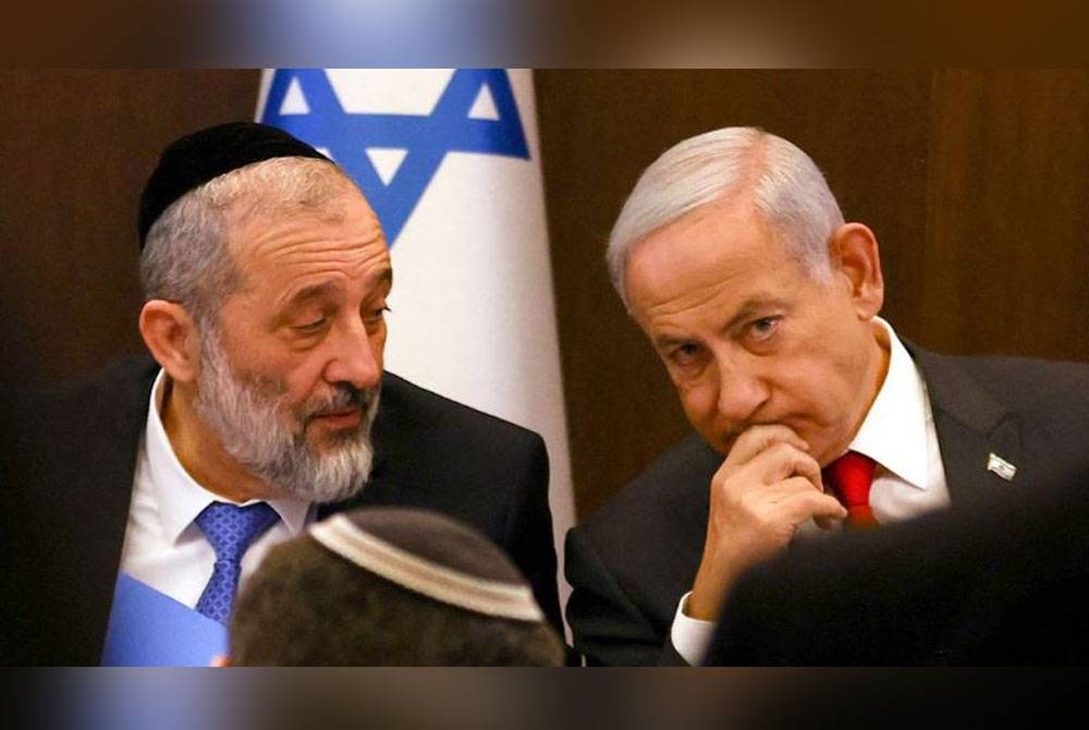 Deri (kiri) merupakan sekutu utama Netanyahu. - Foto: Agensi