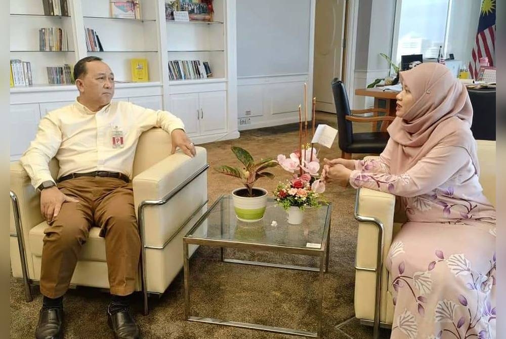 Fadhlina bersama Amin dalam pertemuan pada Jumaat.