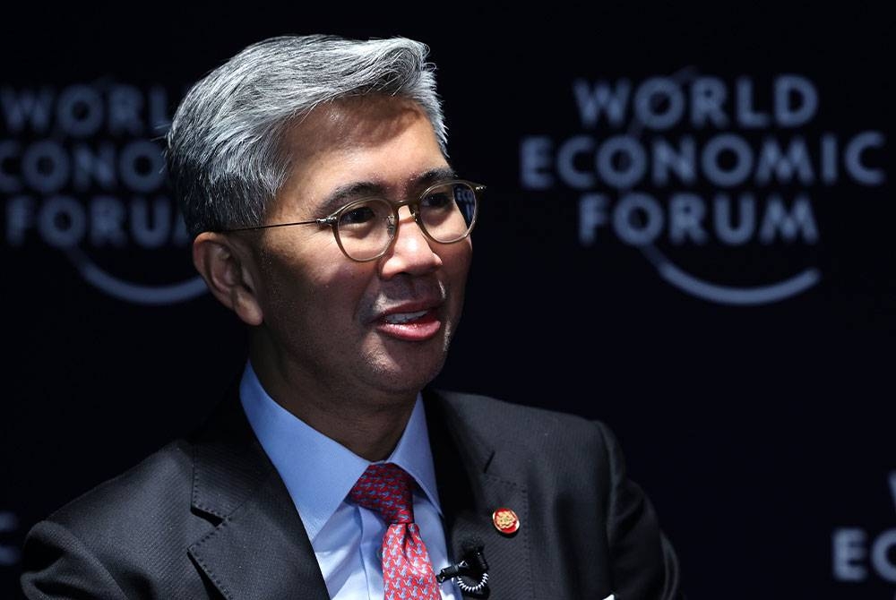 Tengku Zafrul semasa temu ramah pada akhir Forum Ekonomi Dunia (WEF) 2023. di sini pada Sabtu. - Foto Berrnama