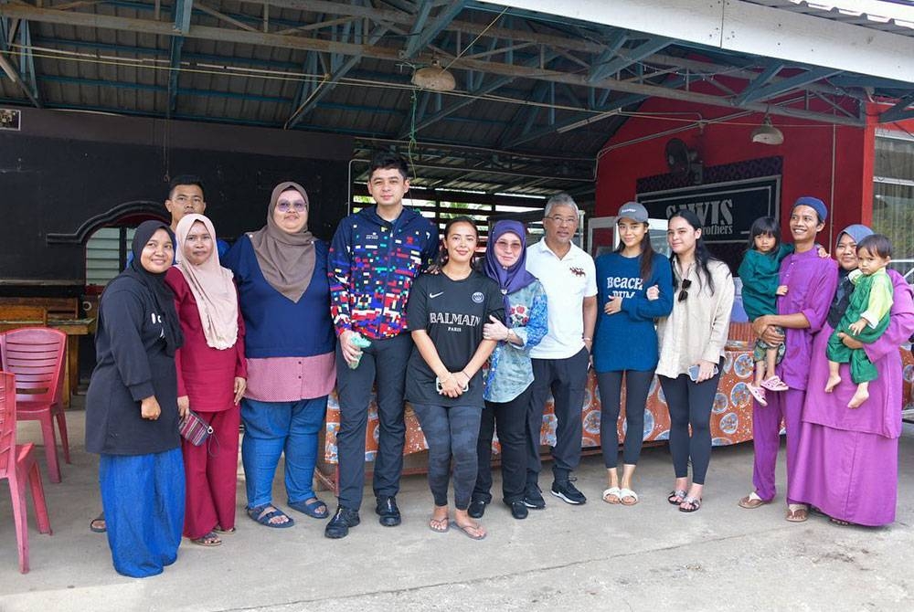 Al-Sultan Abdullah bersama Tunku Azizah dan paduka-paduka anakanda Seri Paduka berkenan mengunjungi beberapa tempat di Pulau Langkawi, Kedah. - Foto Facebook Istana Negara