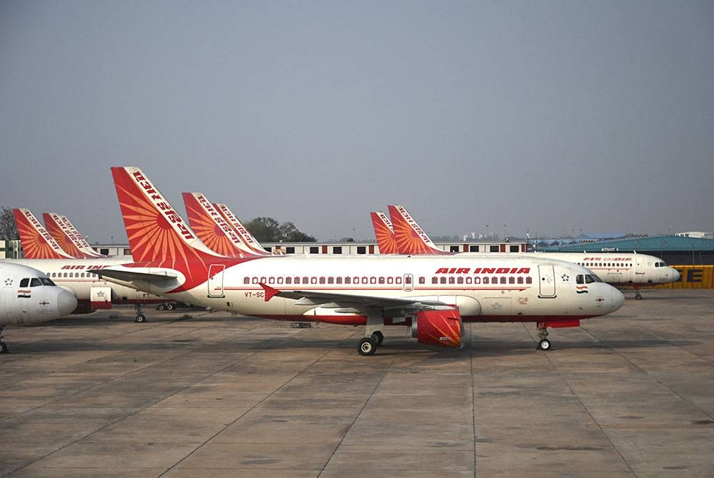 Seorang juruterbang Syarikat Air India didenda kerana gagal menghalang lelaki mabuk kencing dalam kabin pesawat. - AFP