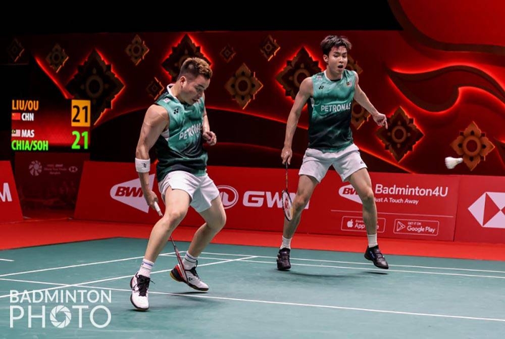 Aaron (kiri) dan Wooi Yik berjaya menempah tiket final Terbuka India 2023. - Foto Badminton Photo