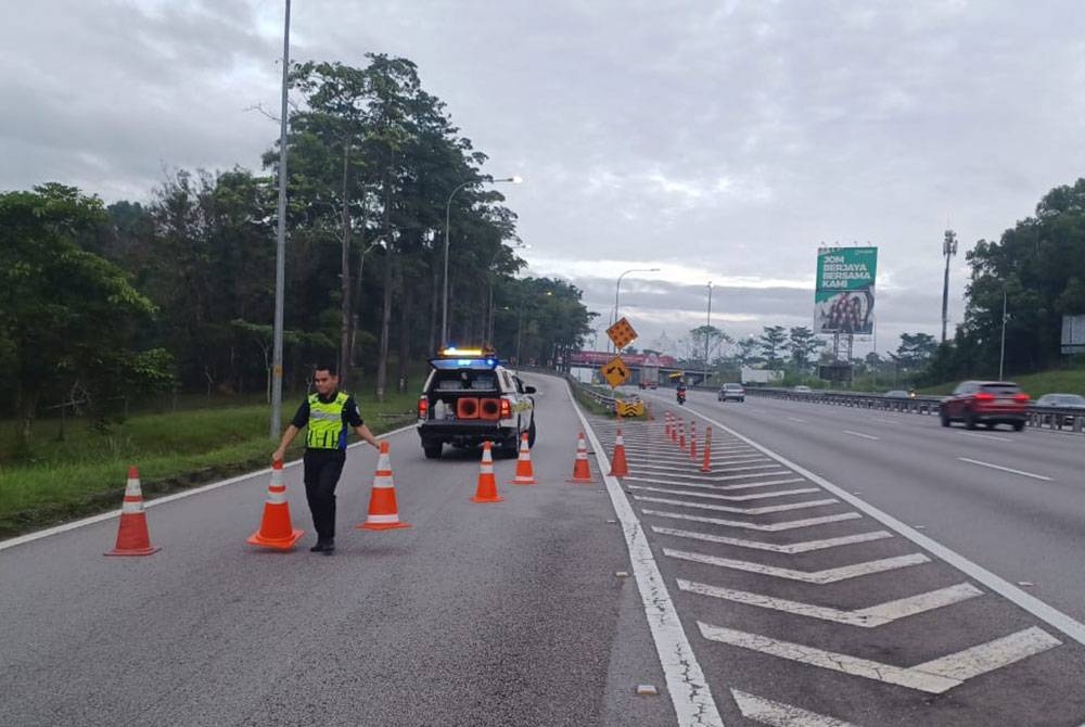 Laluan keluar di persimpangan bertingkat UPM untuk sementara waktu bagi memberi ruang kepada kerja-kerja pemeriksaan lanjut struktur plaza tol dan memastikan keselamatan pengguna.