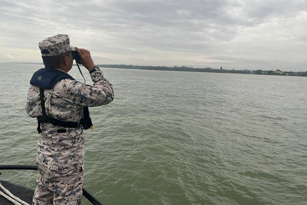 Operasi cari lelaki jatuh dalam laut diteruskan pada hari keempat.