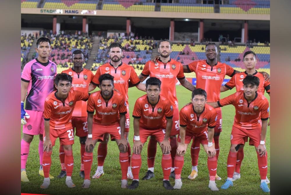 Pemain Sarawak United masih menunggu pembayaran gaji oleh pengurusan pasukan. - Foto FB Sarawak United FC