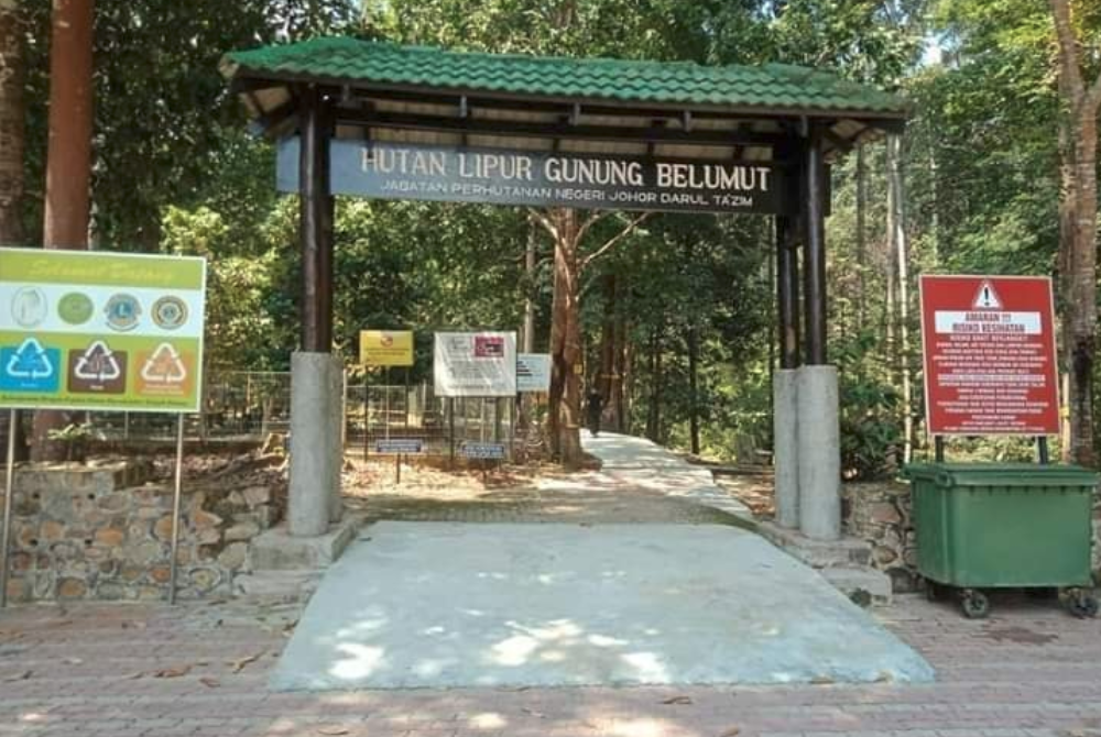 Trek pendakian di Gunung Berlumut, Kluang, Johor antara lokasi yang ditutup sementara mulai semalam. - Foto Facebook Tourism Johor