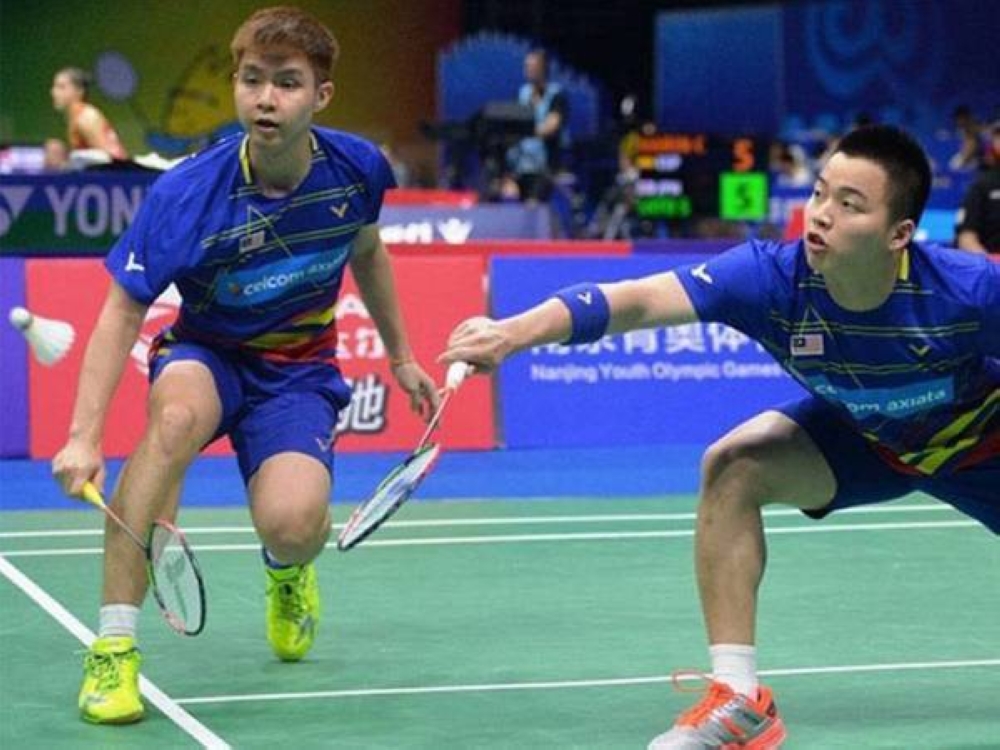 Jaguh beregu lelaki negara, Aaron Chia-Soh Wooi Yik ditunjukkan jalan keluar oleh pasangan bukan pilihan dari China pada aksi suku akhir kejohanan badminton Masters Indonesia di Jakarta, pada Jumaat.