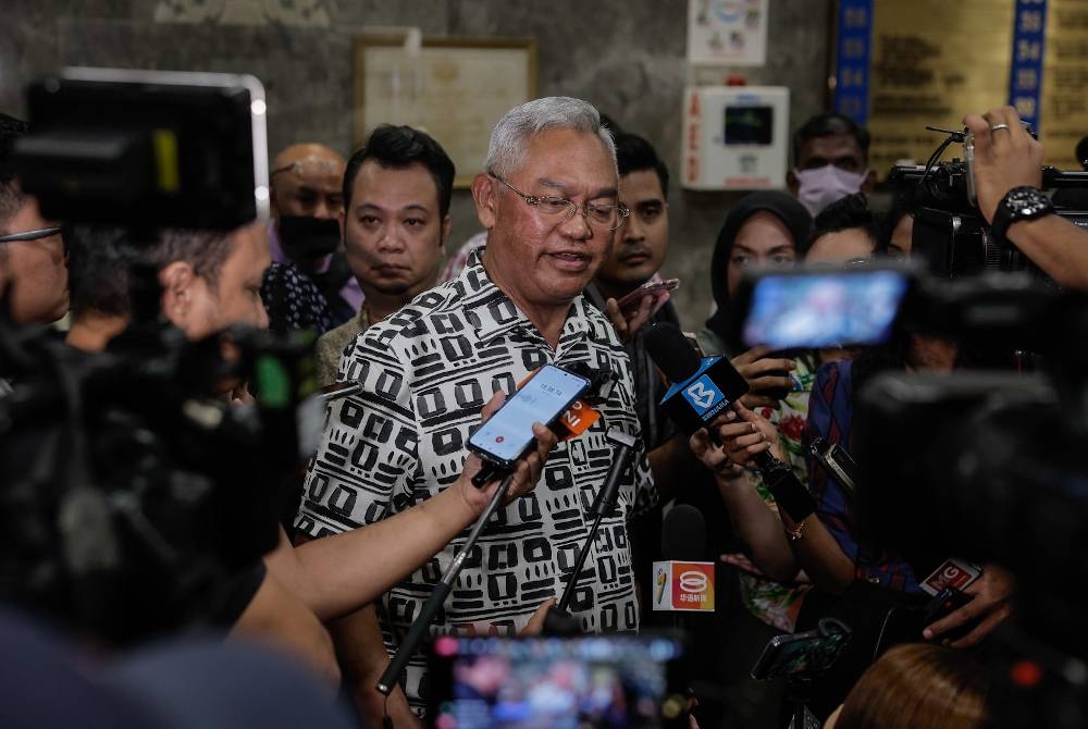 Noh ketika sidang akhbar selepas hadir pada Mesyuarat Majlis Kerja Tertinggi UMNO di Menara Dato Onn malam ini. - Foto Bernama