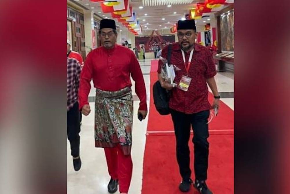 Bekas Ahli Parlimen Rembau, Khairy Jamaluddin (kiri) adalah antara anggota yang dipecat daripada parti pada Jumaat. - Foto FB Ibdilillah Ishak