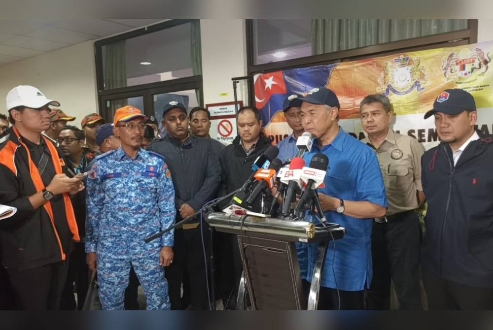 Ahmad Zahid ketika sidang akhbar di PPS Politeknik Mersing pada Sabtu.