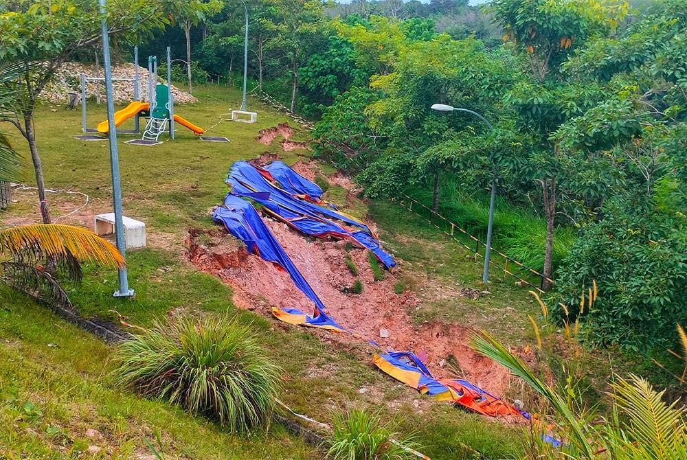 Taman permainan kanak-kanak yang turut terjejas akibat masalah tersebut