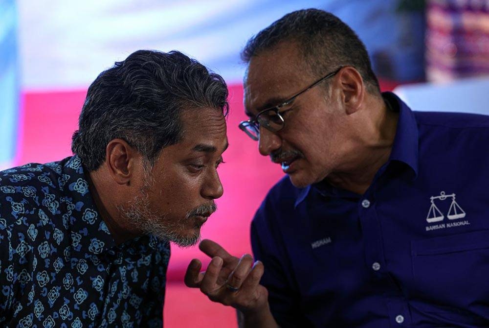 Tindakan pemecatan Khairy (kiri) dan penggantungan keahlian Hishammuddin selama enam tahun menjadi tumpuan pada ketika ini.