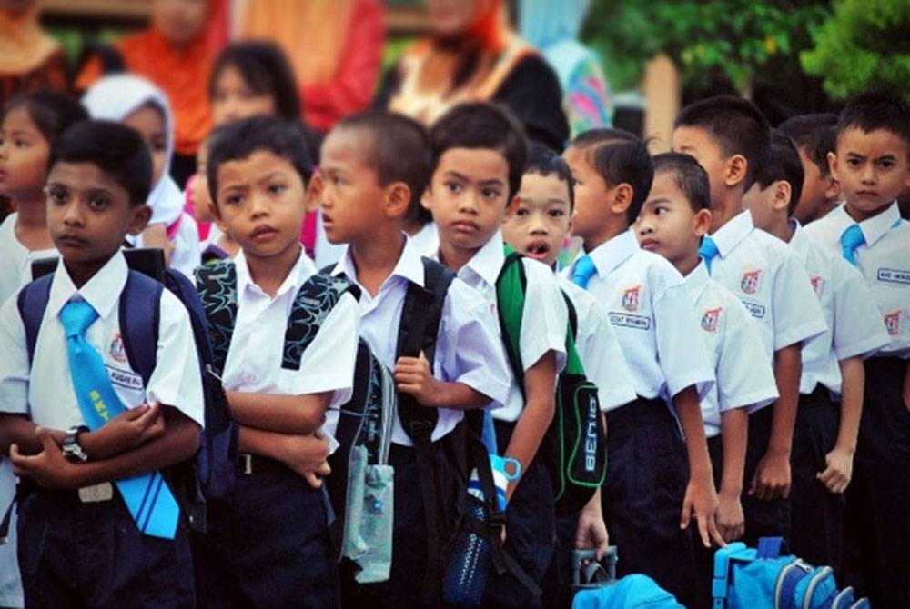 Komitmen Kementerian Pendidikan (KPM) memastikan takwim sesi persekolahan yang dianjak kepada Mac sejak tahun lepas akan dikembalikan semula kepada jadual asal (Januari) diharap menjadi kenyataan dalam sedikit masa lagi. - Gambar hiasan