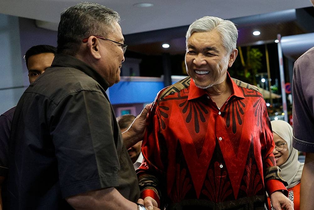 Ahmad Zahid ketika hadir bagi sesi temu bual Ruang Bicara terbitan BernamaTV di Wisma Bernama hari ini. - Foto Bernama