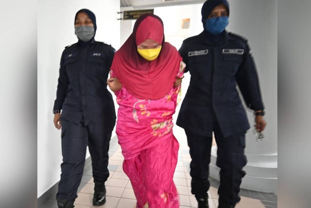 Huda Humairah (tengah) terlepas hukuman gantung di Mahkamah Tinggi, pada Rabu.