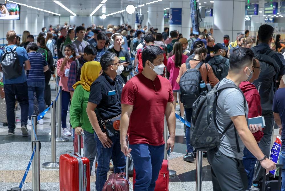 Kaunter Imigresen KLIA Sesak - Sinar Harian