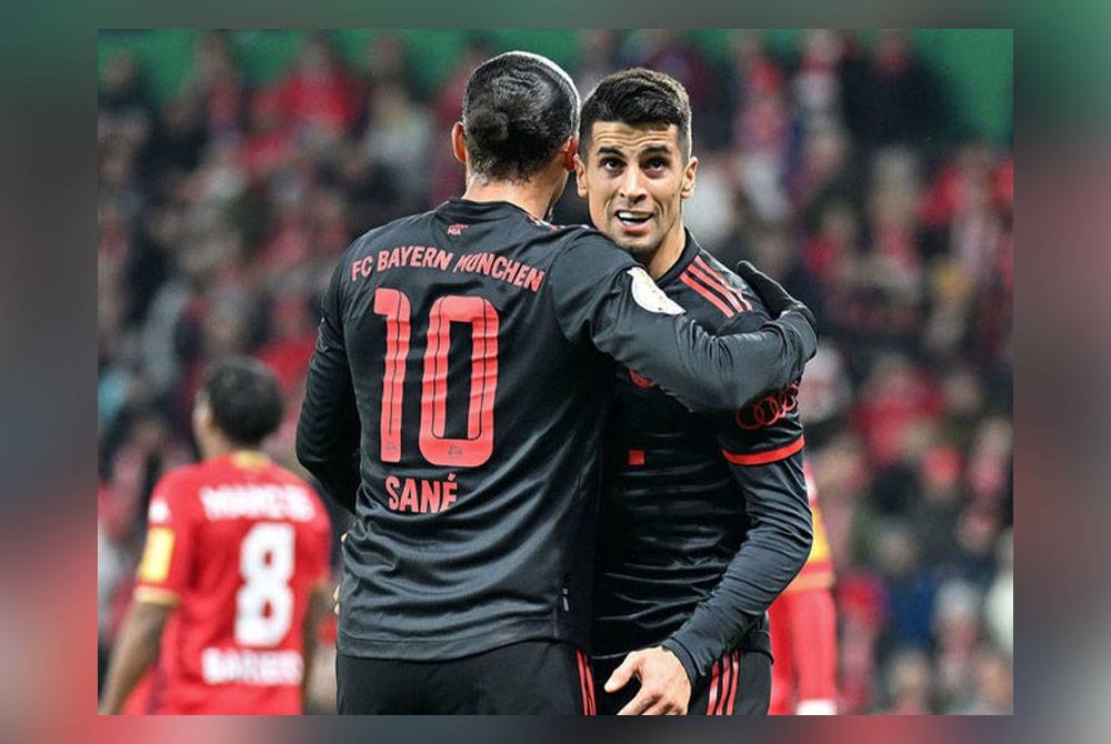 Aksi cemerlang Cancelo (kanan) mendapat pujian rakan sepasukan Bayern. Foto Agensi