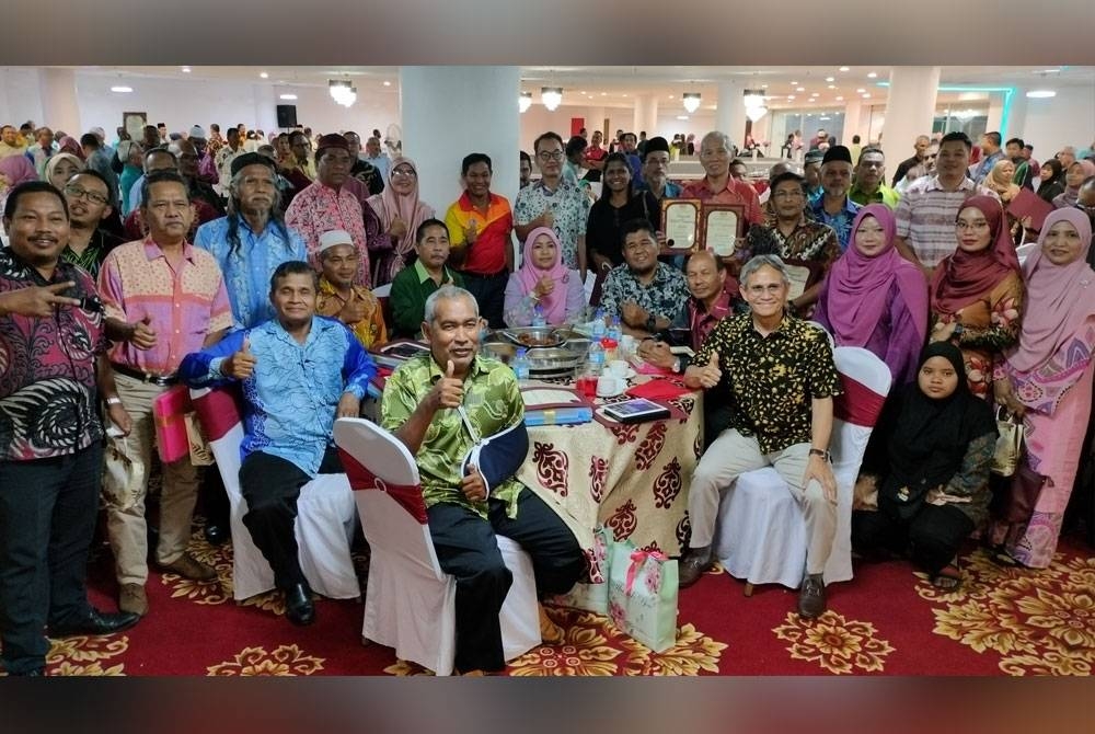 Norison (duduk tengah) ketika hadir ke Majlis Apresiasi dan Amanat Awal Tahun KRT Daerah Kuala Muda 2023 bersama Ketua Pengarah JPNIN di Sungai Petani Rabu malam.