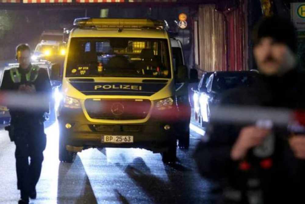 Seorang kanak-kanak maut dan seorang lagi cedera parah selepas dirempuh sebuah kereta api di Recklinghausen, Jerman. - Foto Reuters