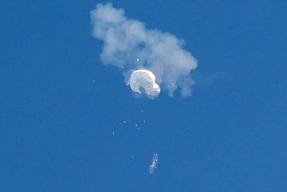 Belon pengintip China ditembak jatuh di luar Pantai Surfside, Carolina Selatan, AS. - Foto REUTERS