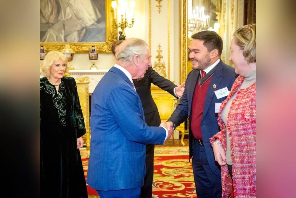 Tengku Amir Shah bertemu Raja Charles III dalam satu acara diadakan di Istana Buckingham baru-baru ini.