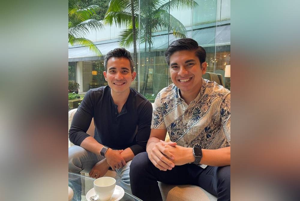 Syed Saddiq berkongsi gambar ketika bertemu dengan Shahril. - Gambar Facebook Syed Saddiq