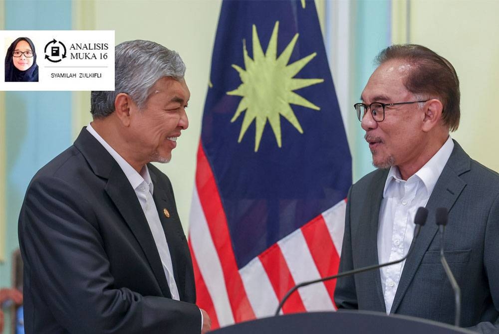 Perdana Menteri yang juga Pengerusi PH, Datuk Seri Anwar Ibrahim (kanan) dan Pengerusi BN yang juga Presiden UMNO, Datuk Seri Ahmad Zahid Hamidi - Foto Bernama